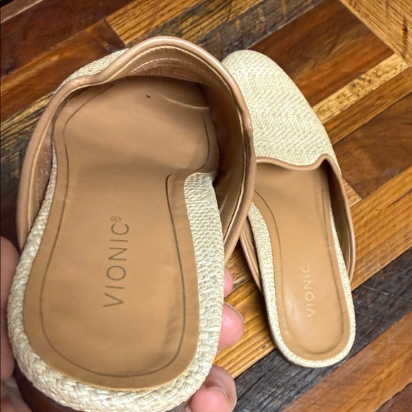 Vionic Natural Raffia Slip-On Mules - Picture 3 of 10